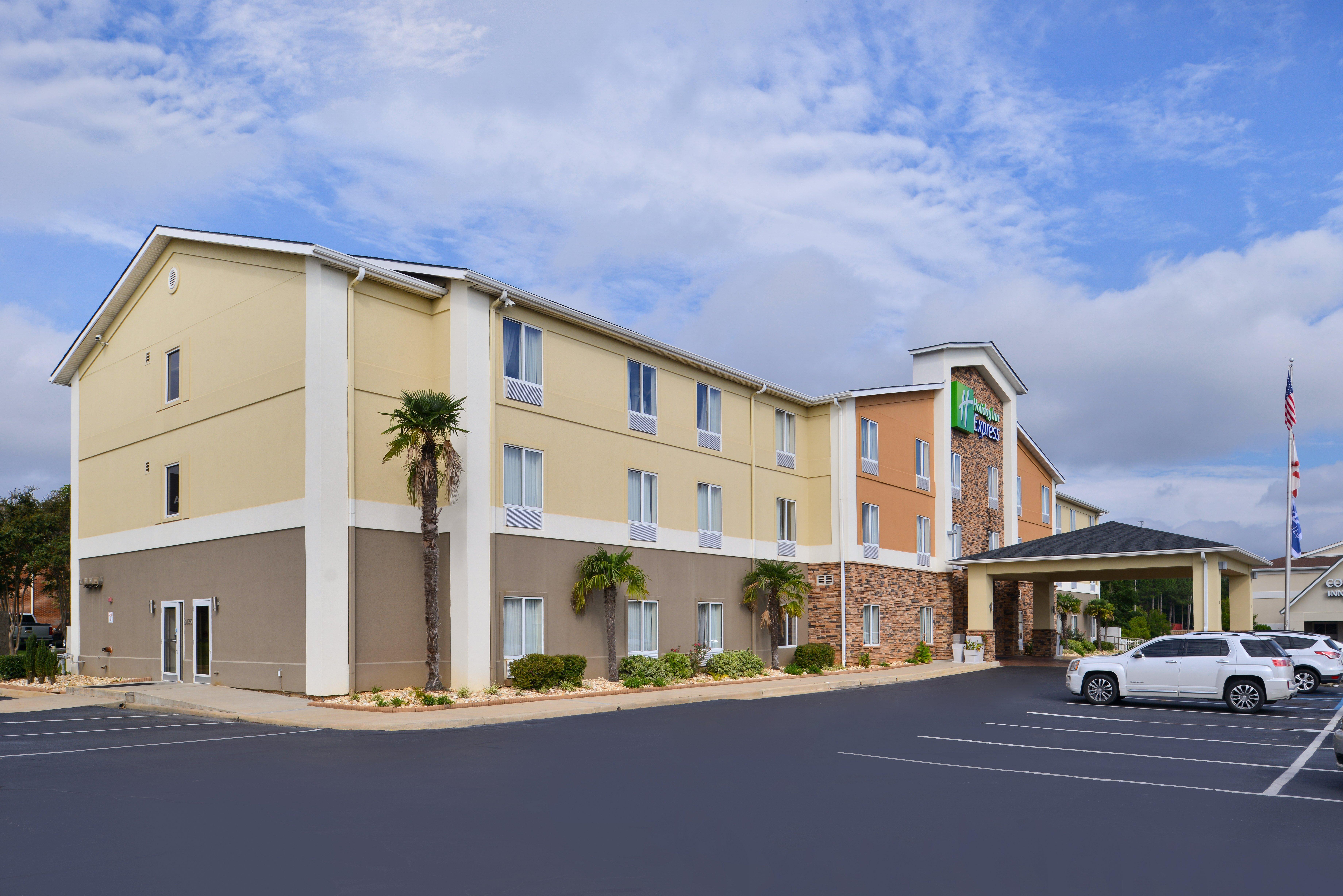 Holiday Inn Express Montgomery East I-85 By Ihg Bagian luar foto