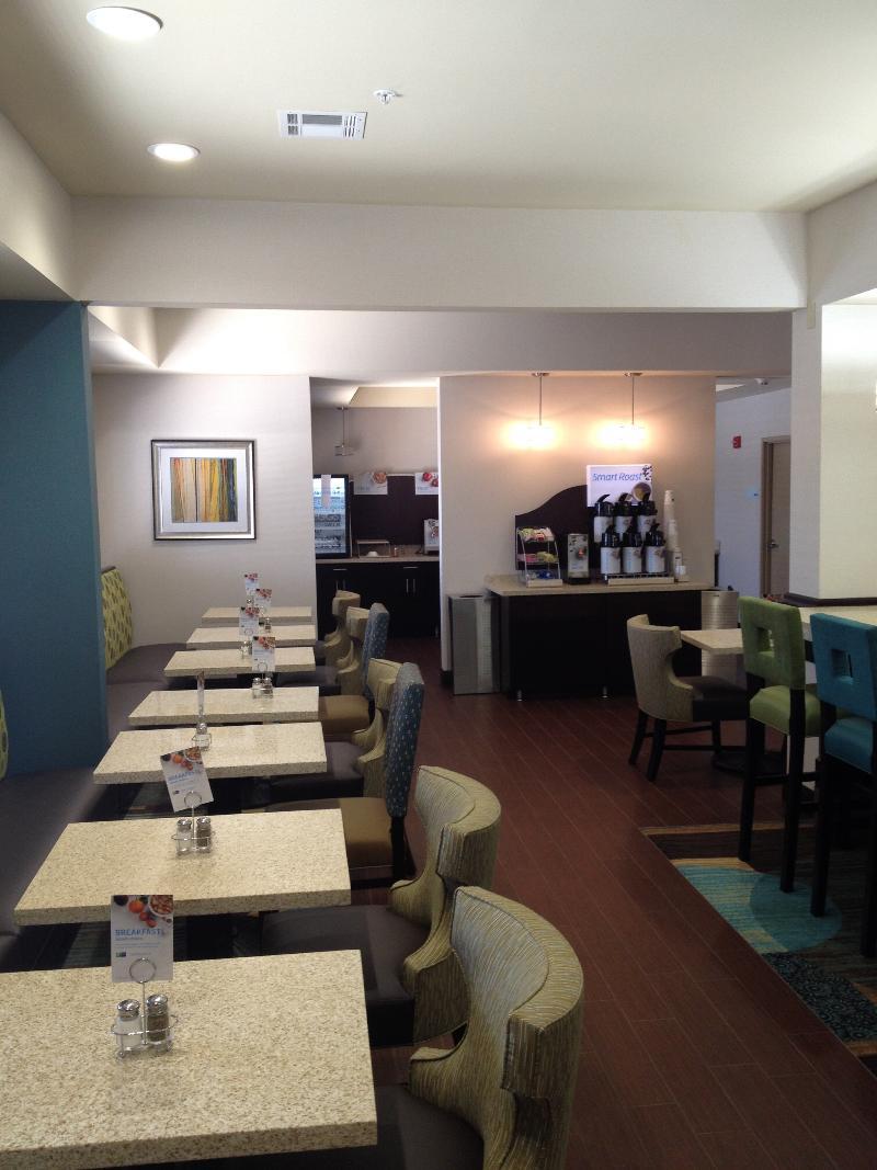 Holiday Inn Express Montgomery East I-85 By Ihg Bagian luar foto